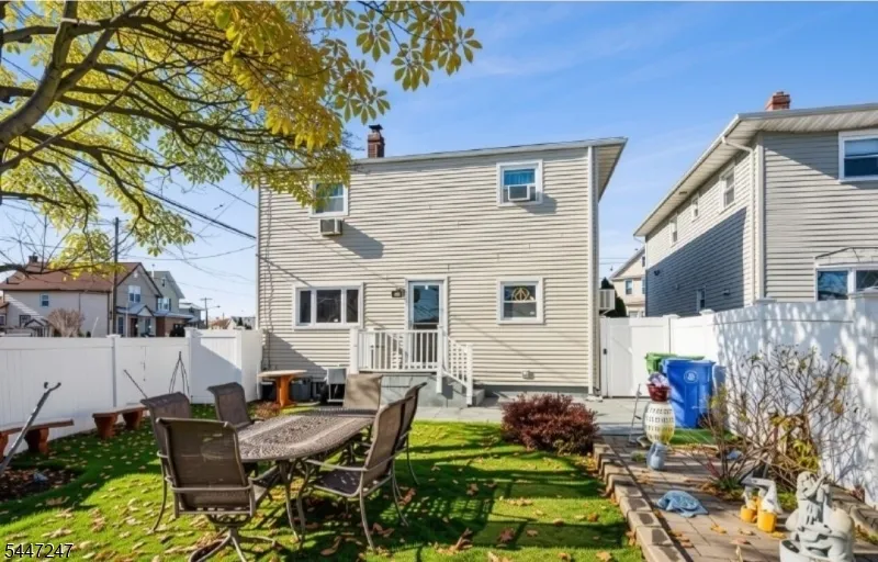 719 W Blancke St Linden City, NJ 07036