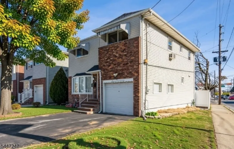 719 W Blancke St Linden City, NJ 07036