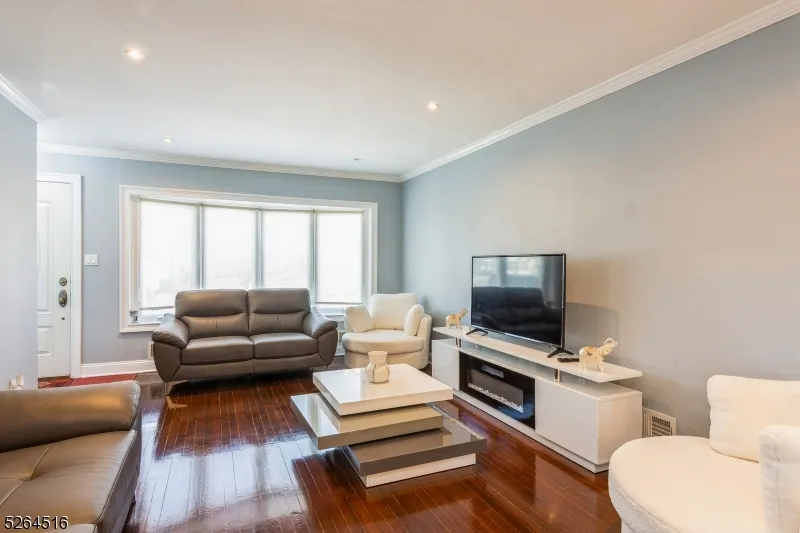 719 W Blancke St Linden City, NJ 07036