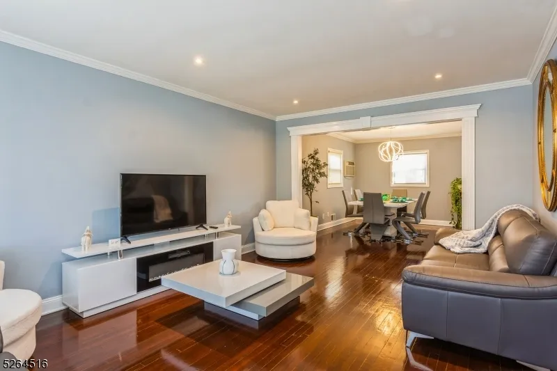 719 W Blancke St Linden City, NJ 07036