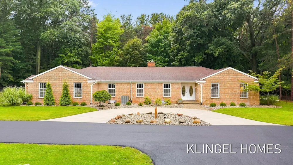 4261 Lin Nan Lane Norton Shores, MI 49441