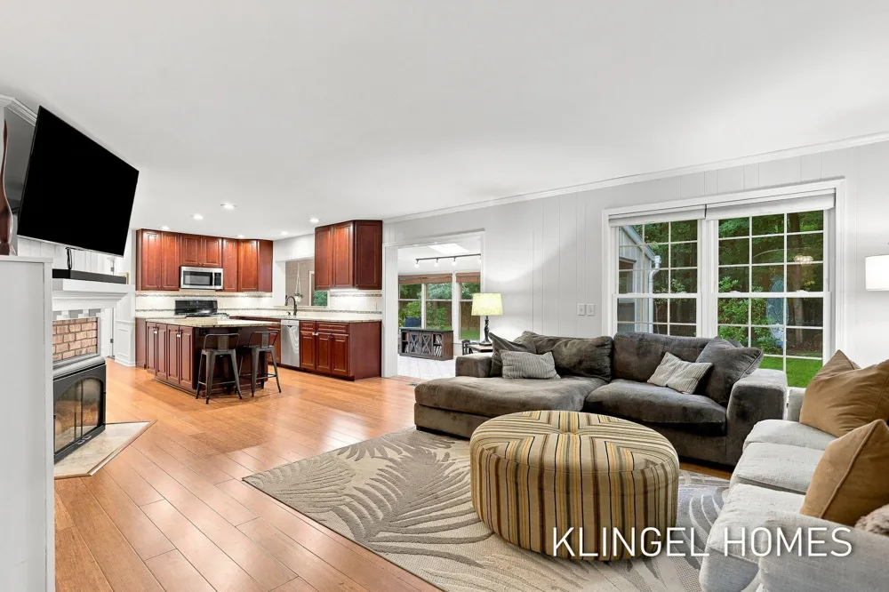 4261 Lin Nan Lane Norton Shores, MI 49441