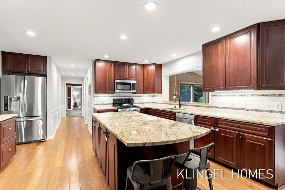 4261 Lin Nan Lane Norton Shores, MI 49441