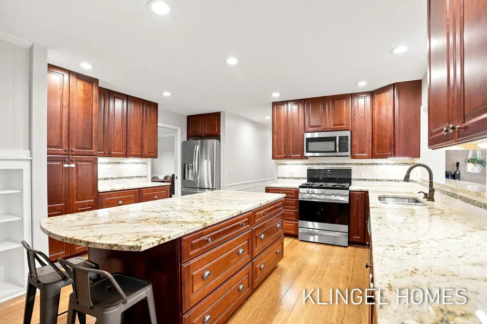 4261 Lin Nan Lane Norton Shores, MI 49441