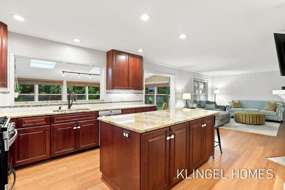 4261 Lin Nan Lane Norton Shores, MI 49441