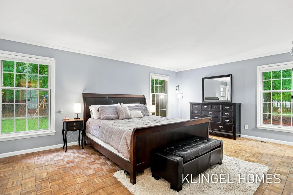 4261 Lin Nan Lane Norton Shores, MI 49441