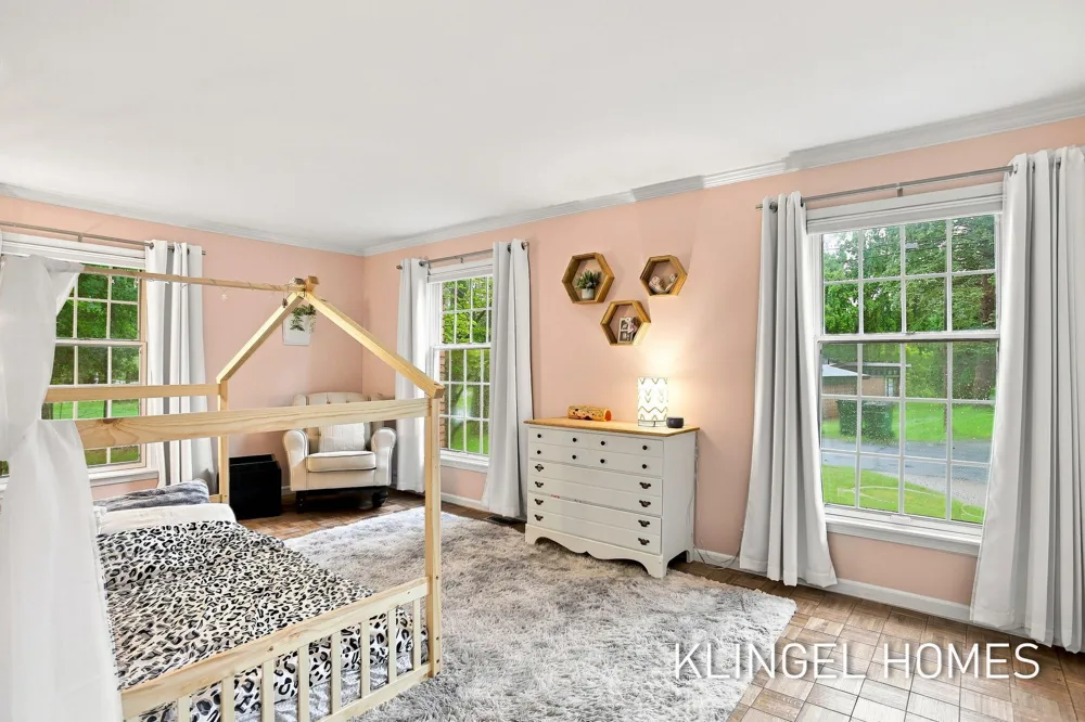 4261 Lin Nan Lane Norton Shores, MI 49441