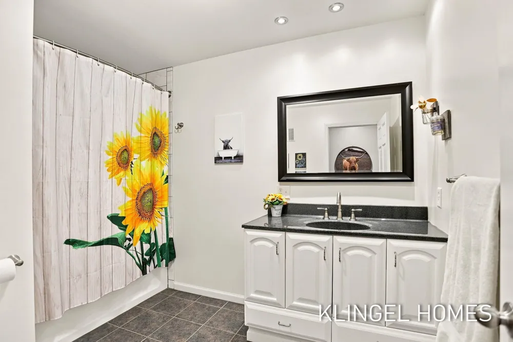 4261 Lin Nan Lane Norton Shores, MI 49441