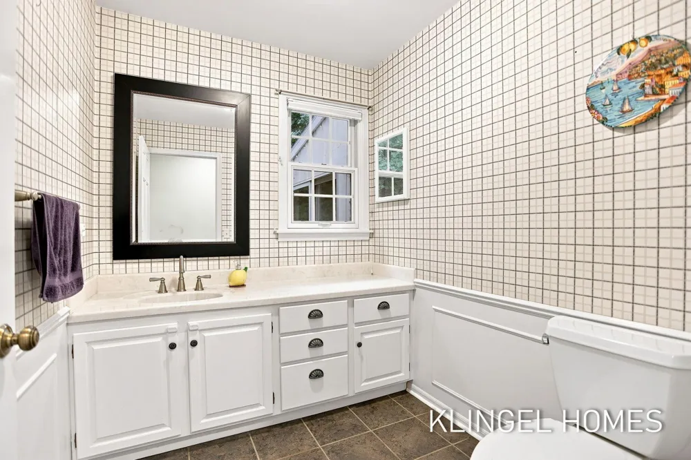 4261 Lin Nan Lane Norton Shores, MI 49441