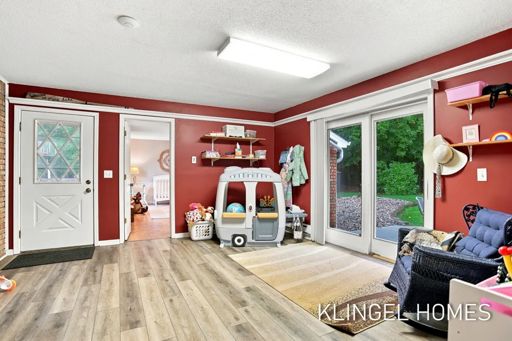 4261 Lin Nan Lane Norton Shores, MI 49441