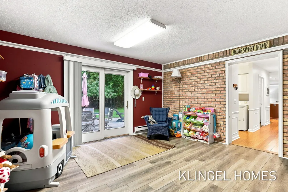 4261 Lin Nan Lane Norton Shores, MI 49441