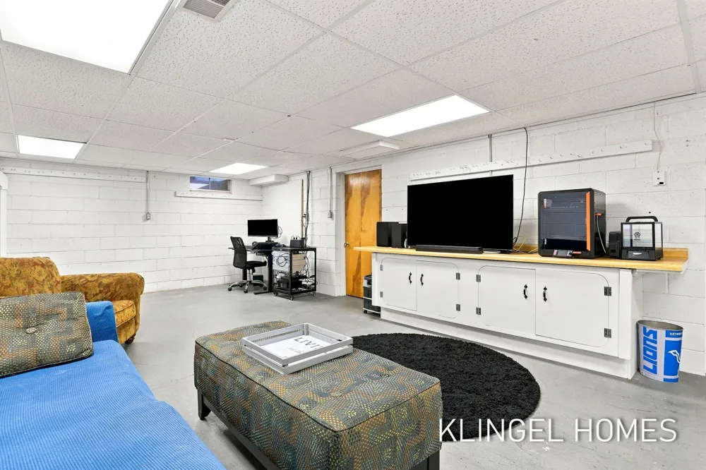 4261 Lin Nan Lane Norton Shores, MI 49441