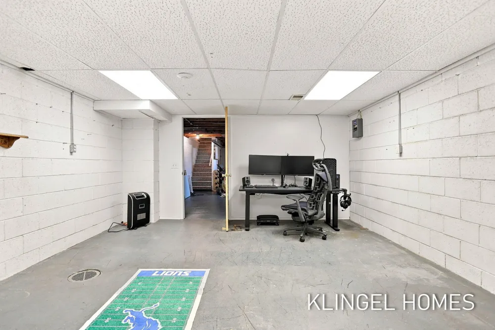4261 Lin Nan Lane Norton Shores, MI 49441