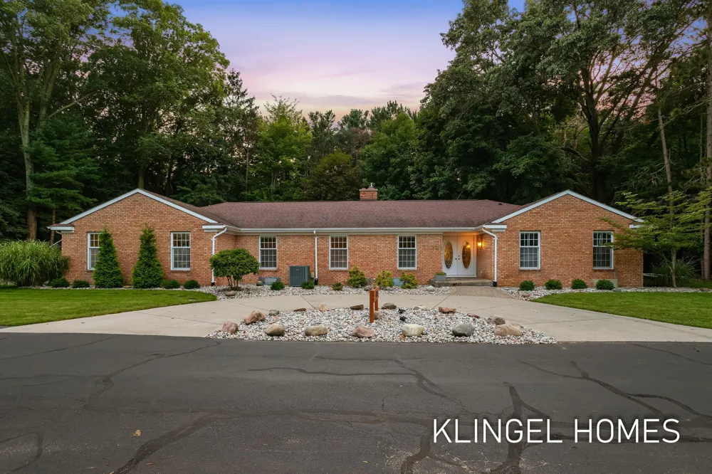 4261 Lin Nan Lane Norton Shores, MI 49441