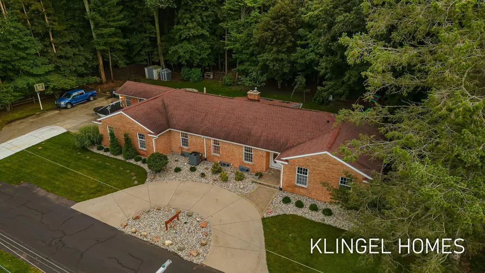 4261 Lin Nan Lane Norton Shores, MI 49441