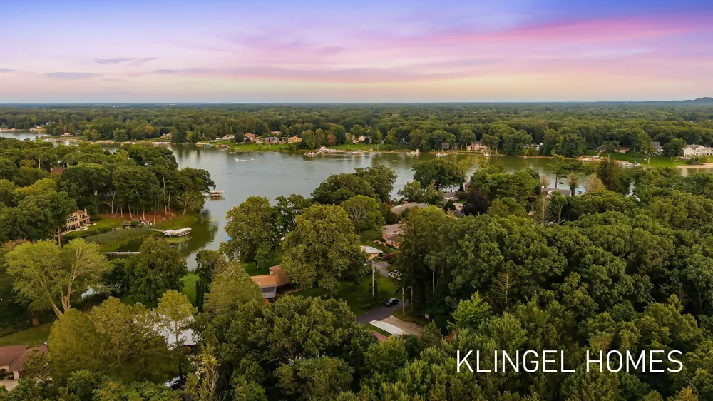 4261 Lin Nan Lane Norton Shores, MI 49441