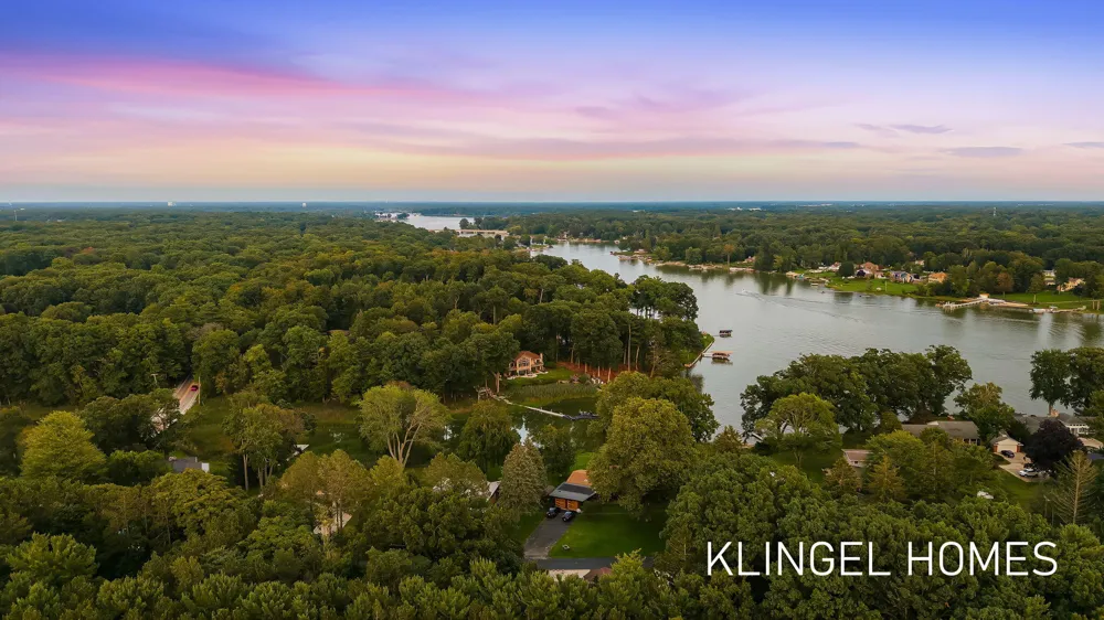4261 Lin Nan Lane Norton Shores, MI 49441