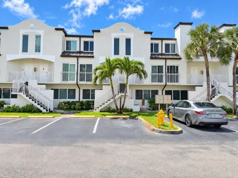 8660 NW 5th Ter #15-103