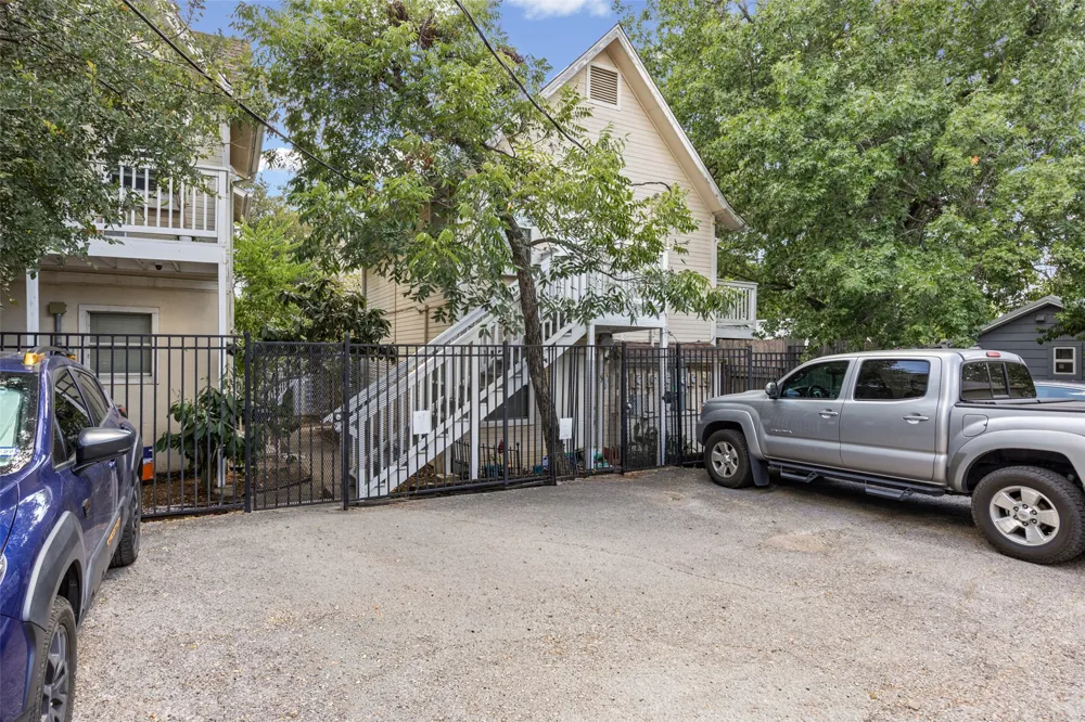 1110 W 22nd Street #12 Austin, TX 78705