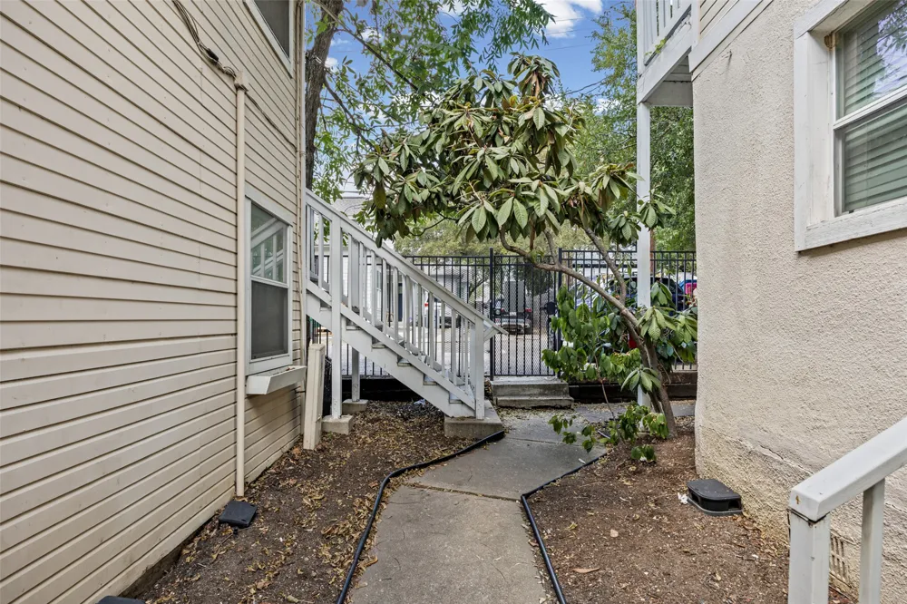 1110 W 22nd Street #12 Austin, TX 78705