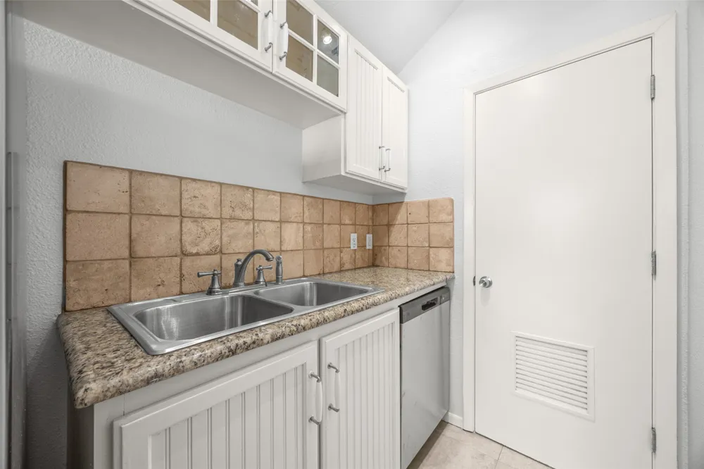 1110 W 22nd Street #12 Austin, TX 78705