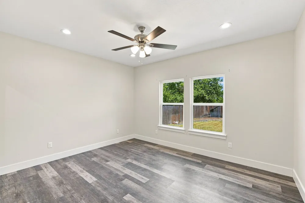 370 Third Avenue Milford, TX 76670