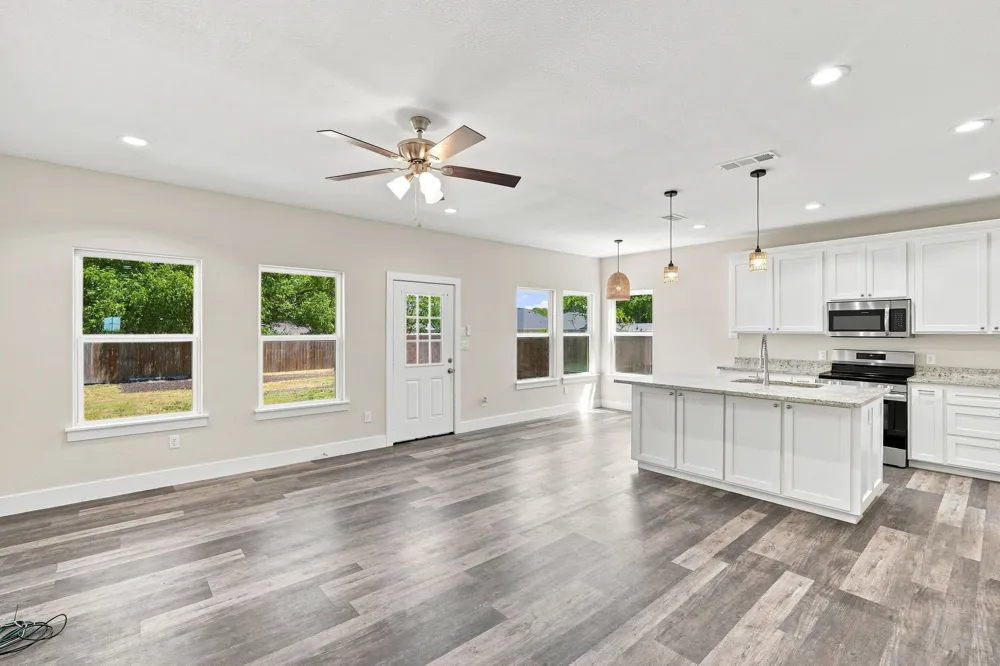 370 Third Avenue Milford, TX 76670