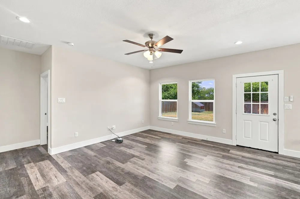 370 Third Avenue Milford, TX 76670