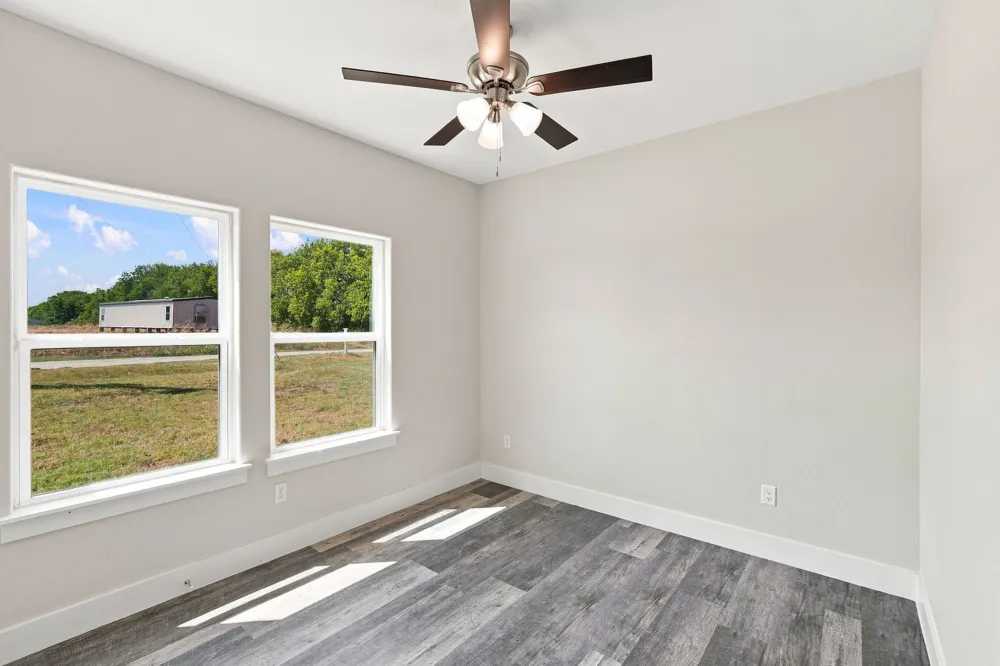 370 Third Avenue Milford, TX 76670