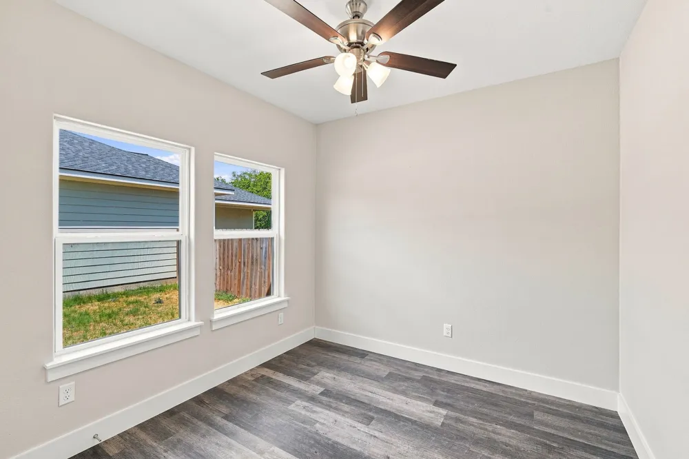 370 Third Avenue Milford, TX 76670