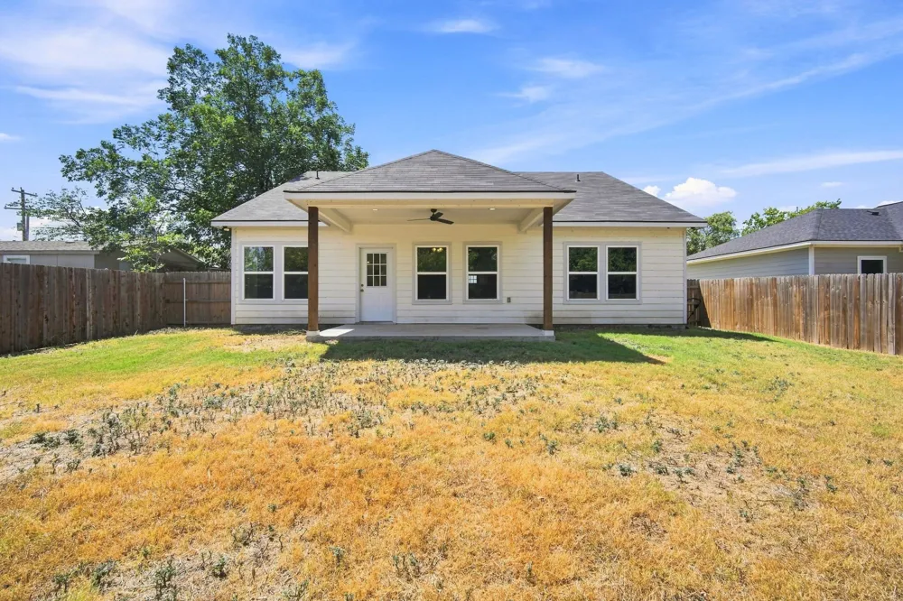 370 Third Avenue Milford, TX 76670