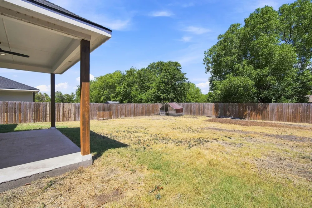 370 Third Avenue Milford, TX 76670
