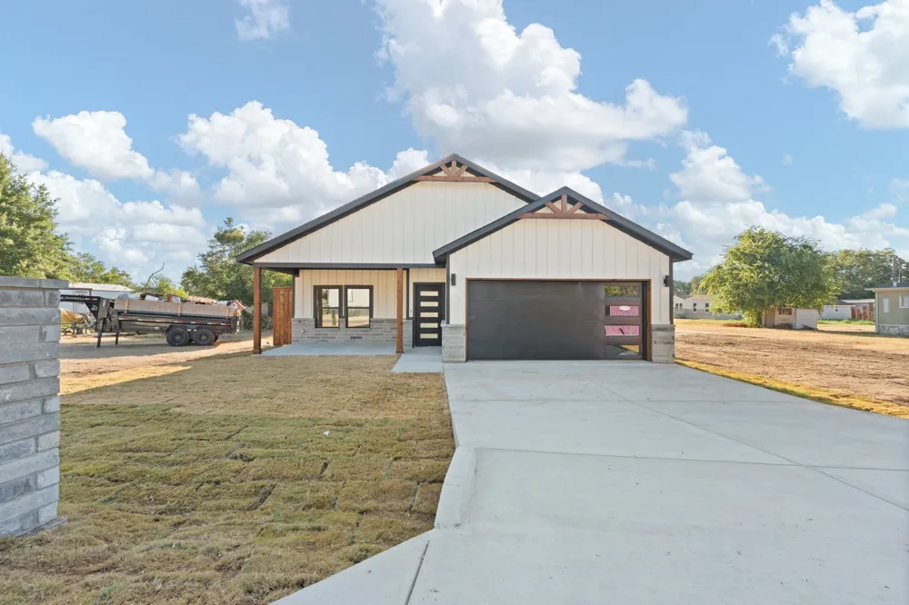 5431 arrowhead Drive Granbury, TX 76048