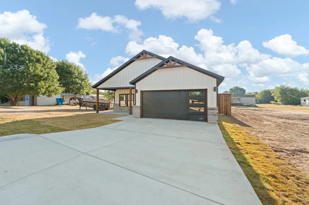5431 arrowhead Drive Granbury, TX 76048