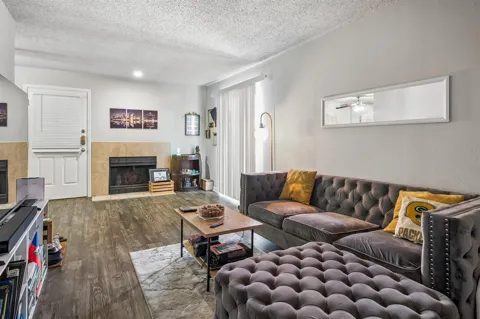 4502 Gaston Avenue #320