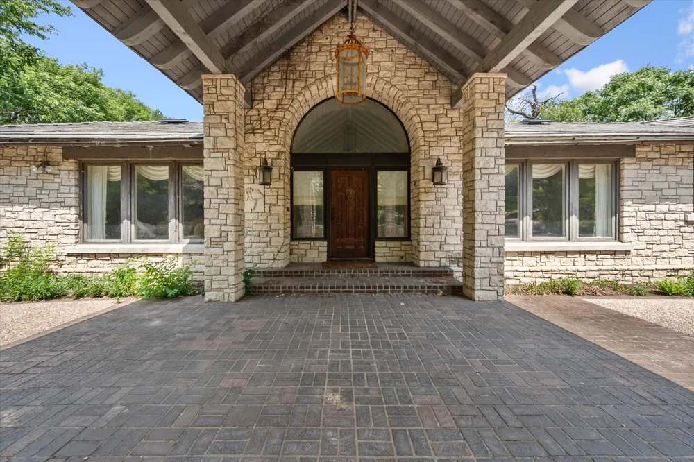 301 Crestwood Drive Fort Worth, TX 76107