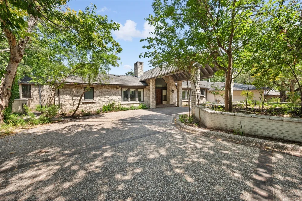 301 Crestwood Drive Fort Worth, TX 76107
