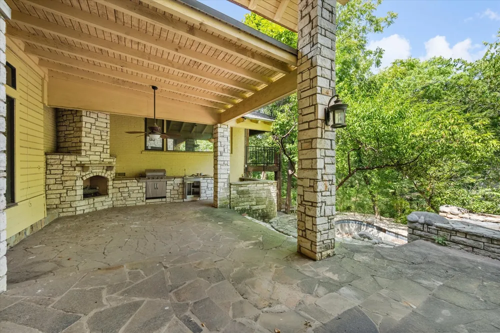 301 Crestwood Drive Fort Worth, TX 76107