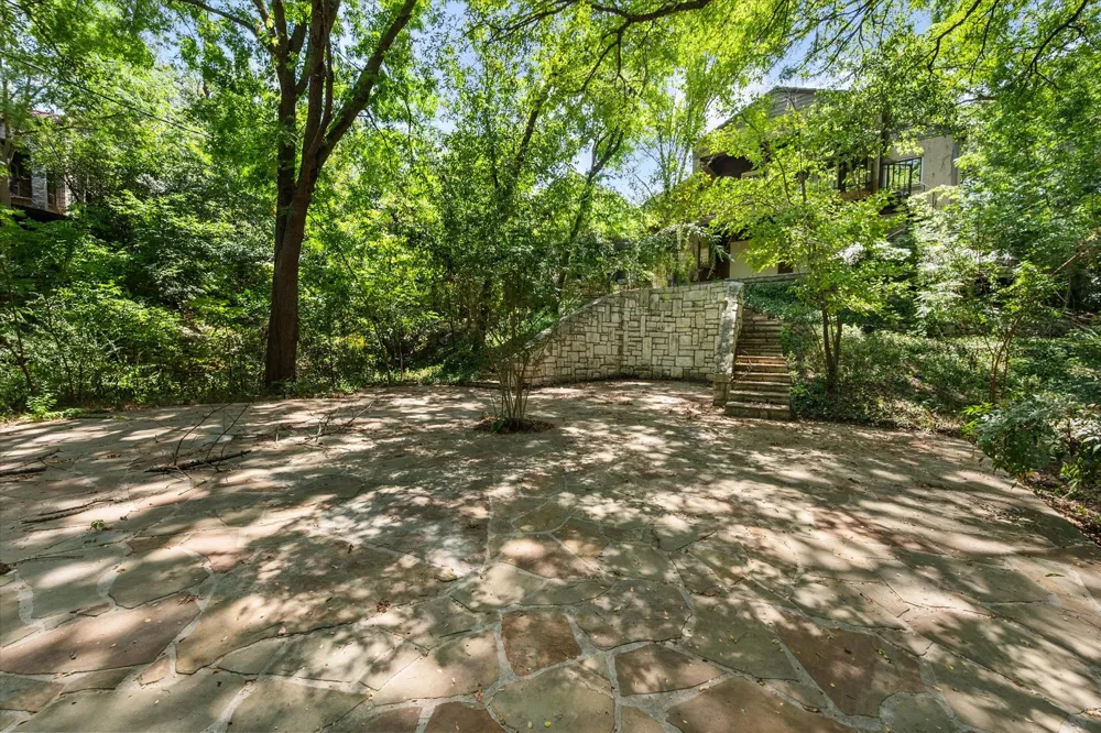 301 Crestwood Drive Fort Worth, TX 76107