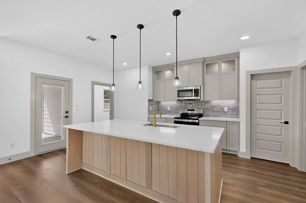 909 Meriott Street Ennis, TX 75119