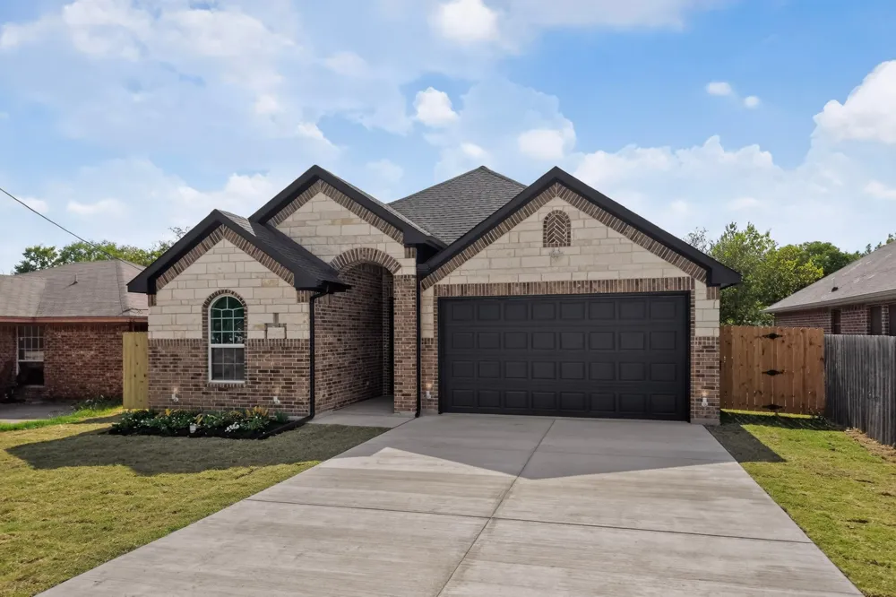 909 Meriott Street Ennis, TX 75119