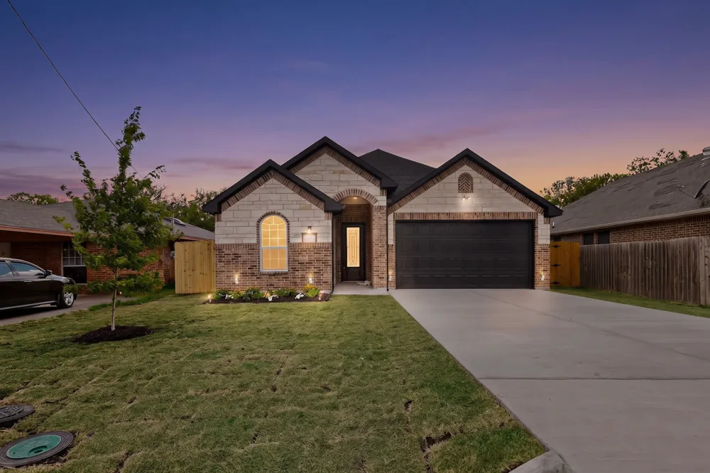 909 Meriott Street Ennis, TX 75119
