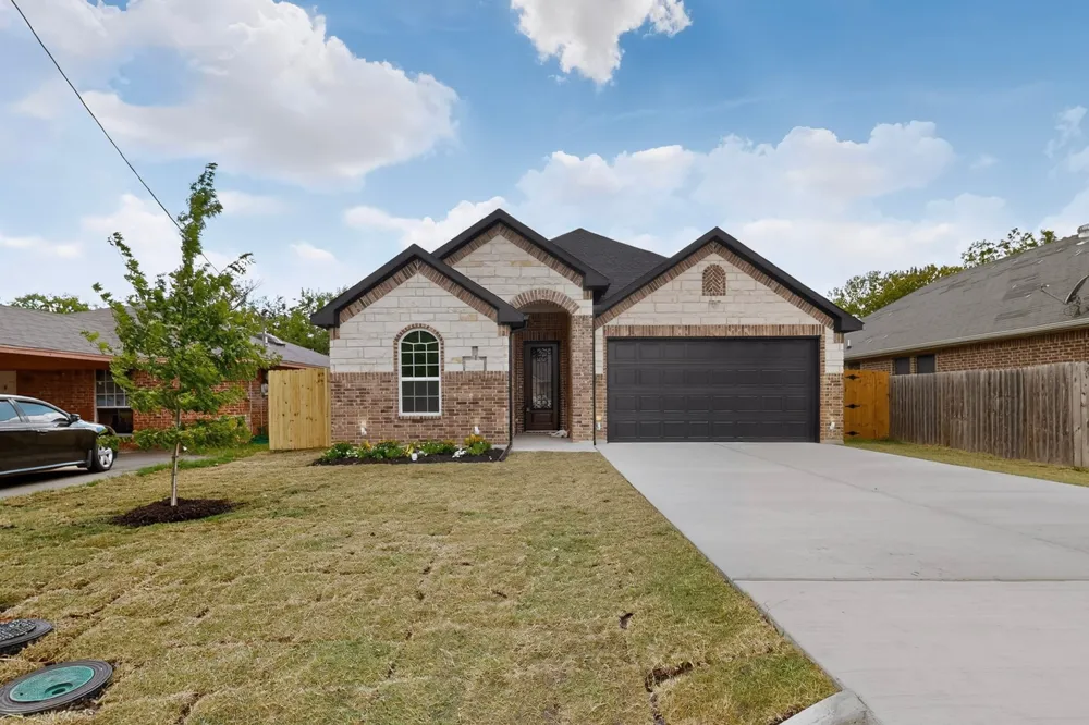 909 Meriott Street Ennis, TX 75119