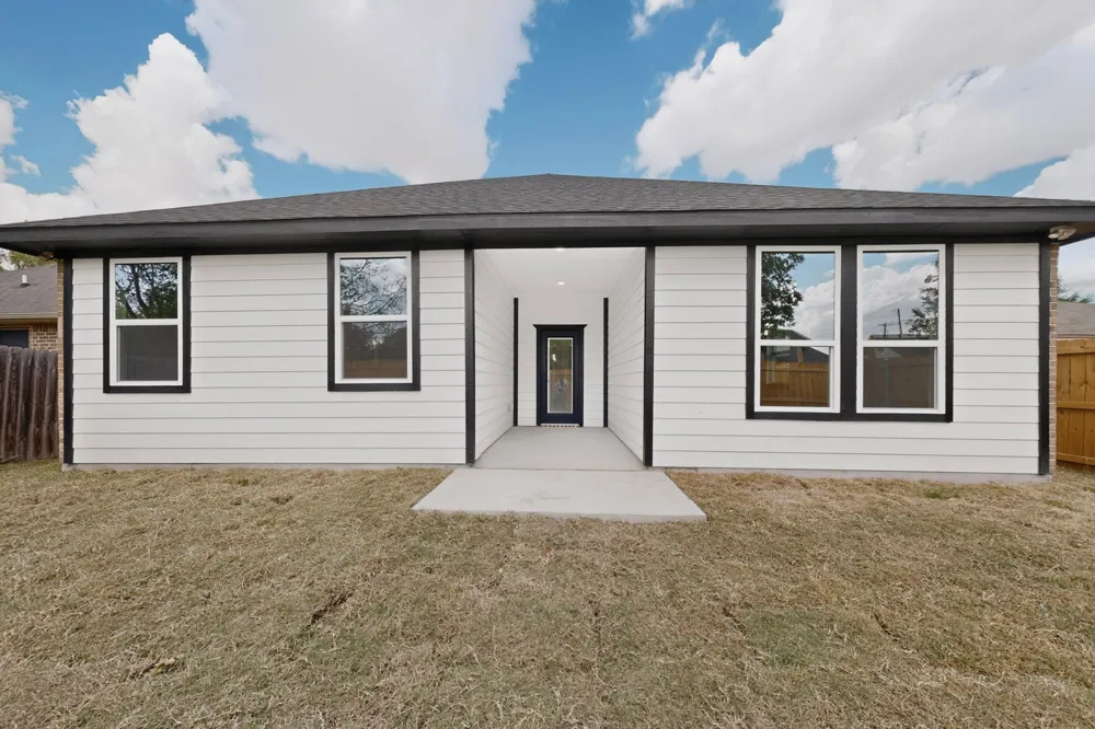 909 Meriott Street Ennis, TX 75119
