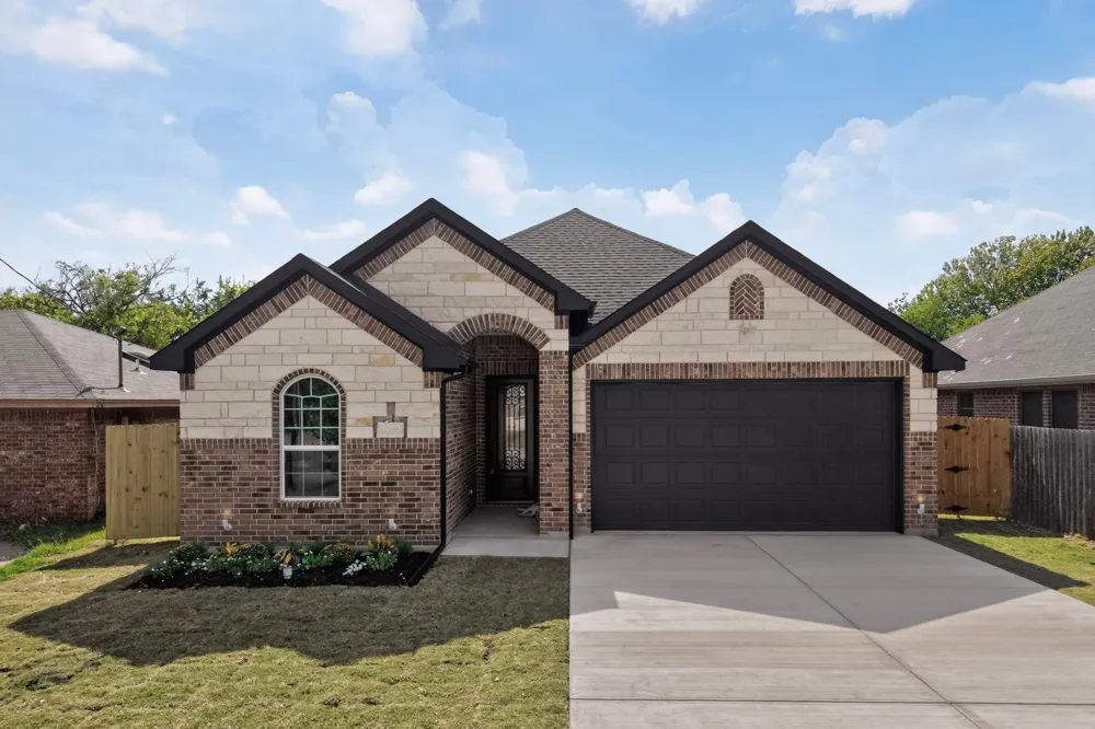 909 Meriott Street Ennis, TX 75119