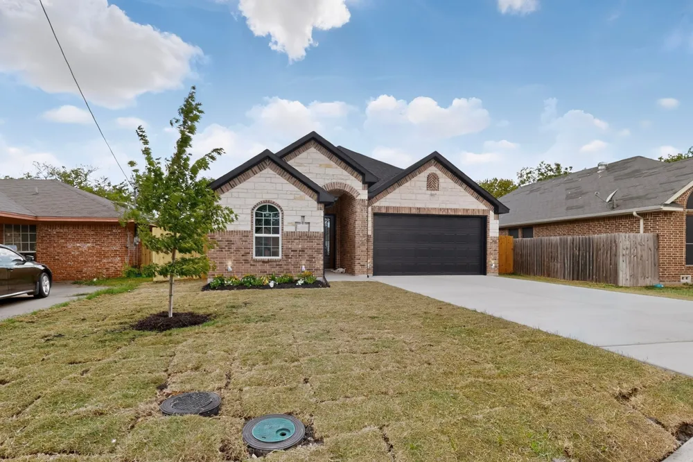 909 Meriott Street Ennis, TX 75119