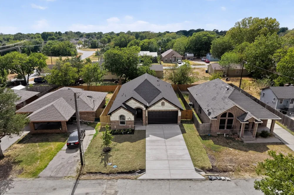 909 Meriott Street Ennis, TX 75119