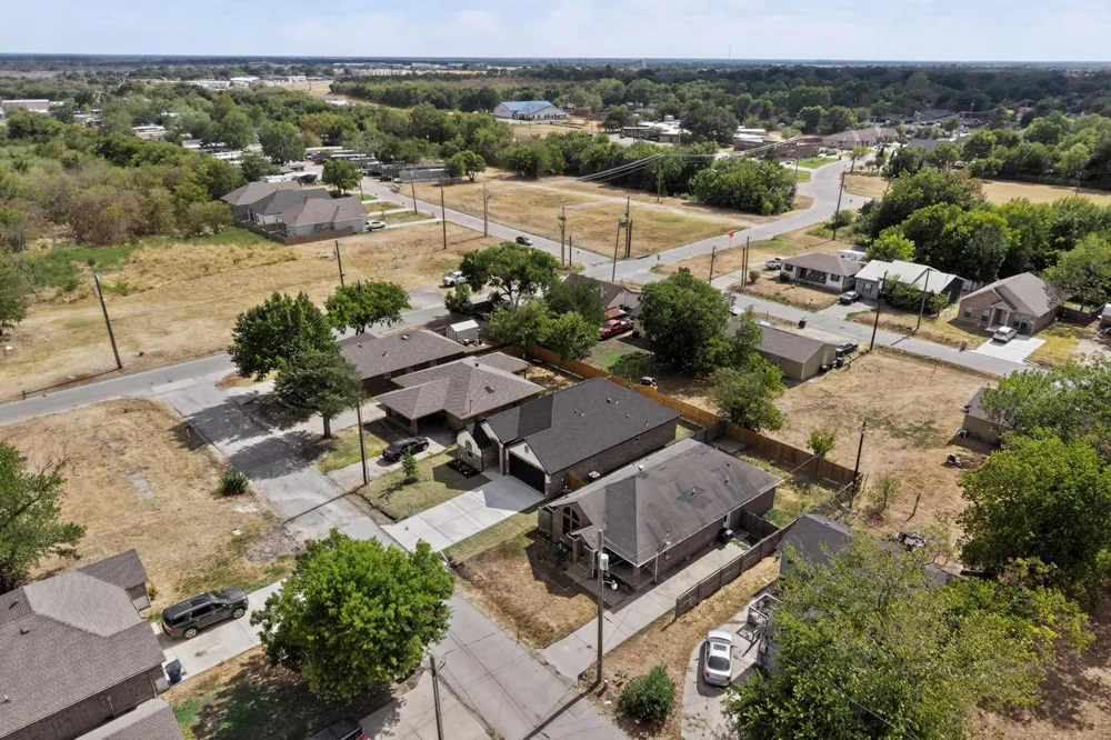 909 Meriott Street Ennis, TX 75119