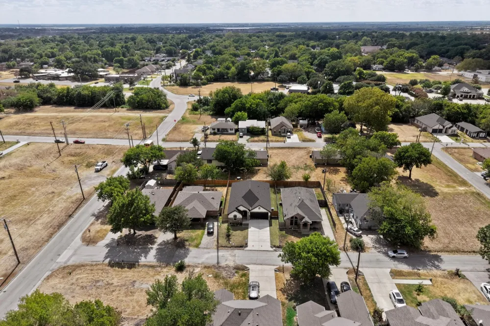 909 Meriott Street Ennis, TX 75119