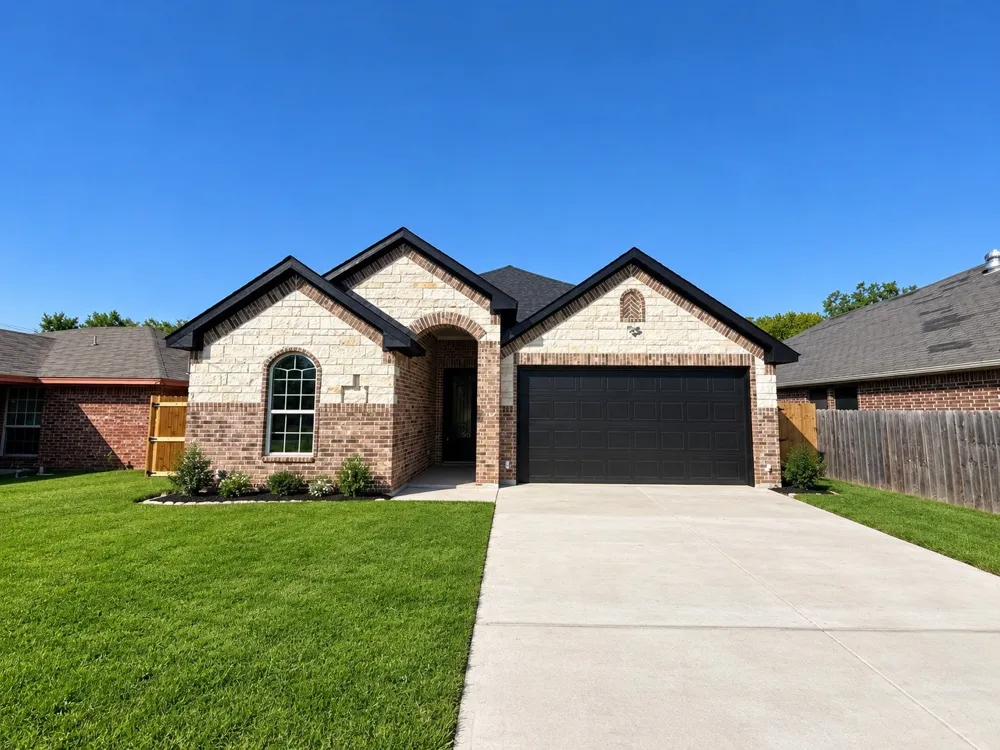 909 Meriott Street Ennis, TX 75119